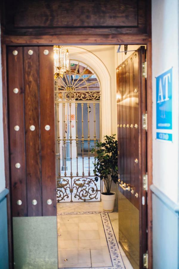 One&Lux Byron Suites Sevilla Eksteriør bilde